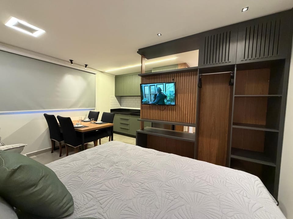 Bed, TV and multimedia, Photo of the whole room, wardrobe
