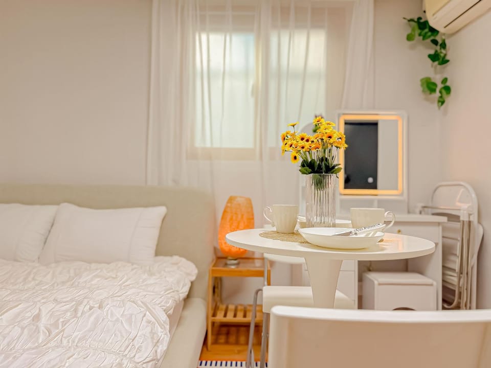 Hongdae Station 10-minute walk Yeonnam Stay2 Apartment in Seoul