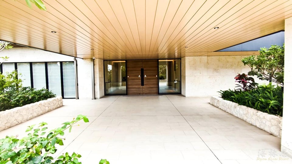 Property building, Facade/entrance, Lobby or reception
