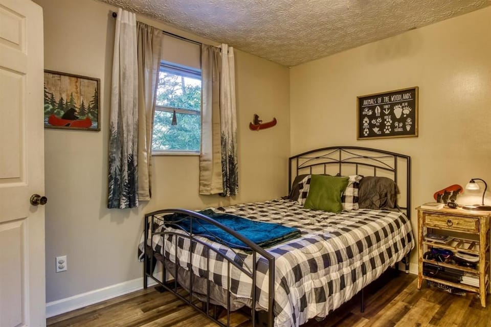 The Woodland Cottage Smoky Mountain Hideaway House in Pittman Center