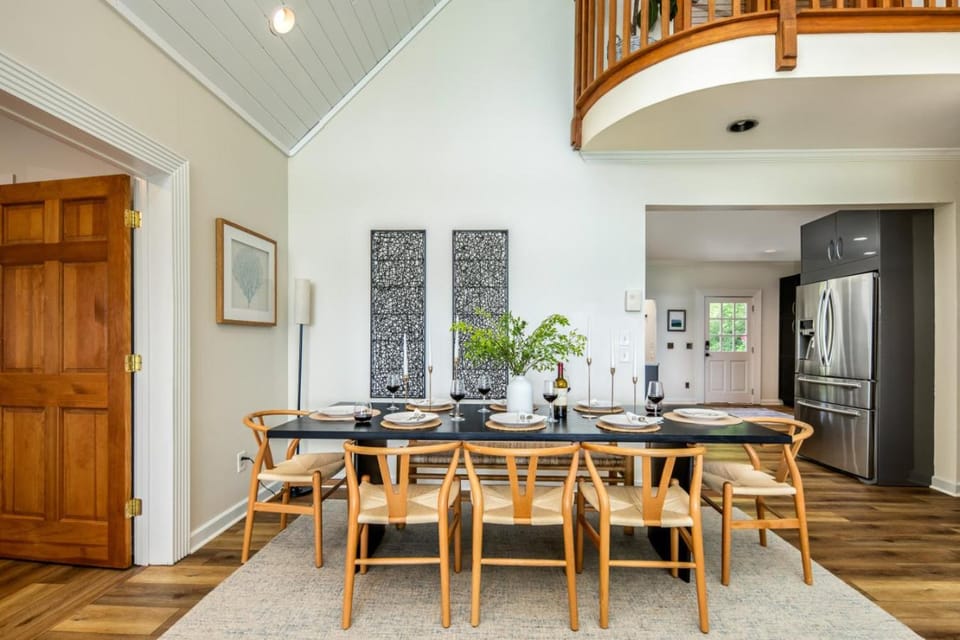Stunning 4BR Retreat Deck Ping Pong Near Marina House in Lake Glenville