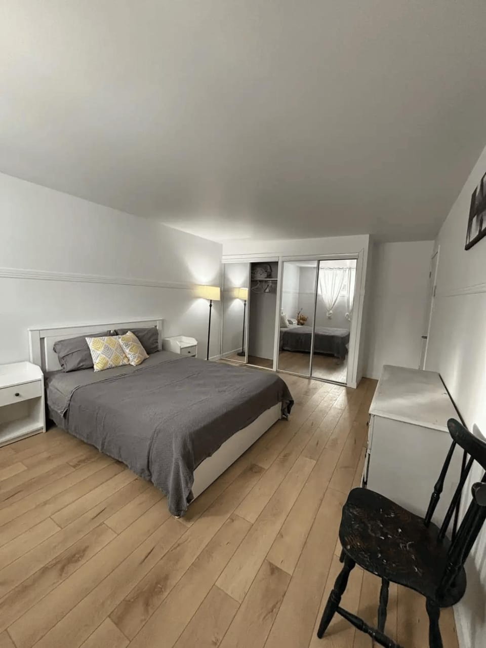 Cozy fully-furnished appartement in St-Rose Laval Apartment in Laval