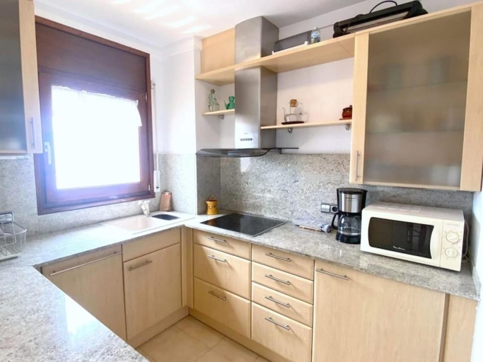 Hermoso apartamento en Canyelles Petites con terraza, barbacoa y parking para 6 personas - HISP-312-25 Apartment in Roses