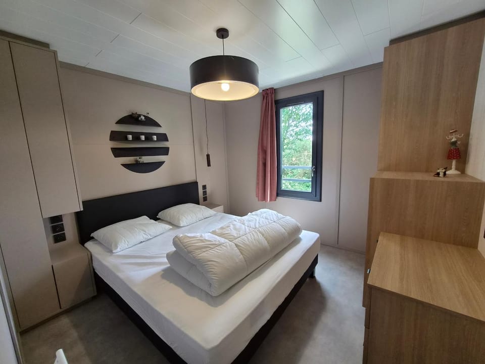 Chalet Confortable avec Clim et Parc / 2 Chambres - FR-1-783-50 Chalet in Brittany