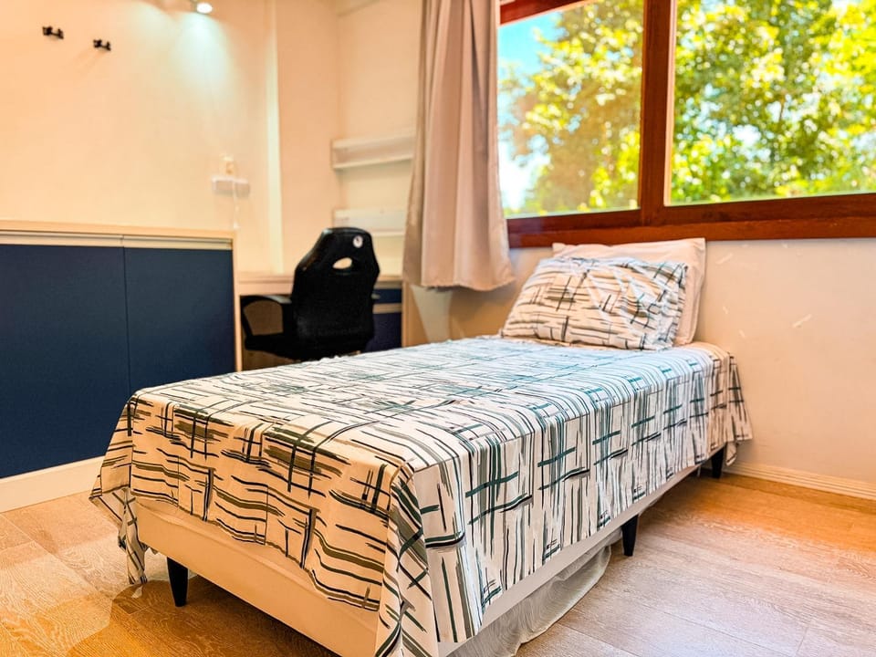 Bed, Bedroom, air conditioner
