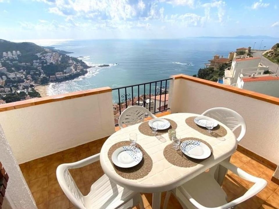 Encantador apartamento de 2 hab. con terraza y parking en Roses - HISP-312-106 Apartment in Roses
