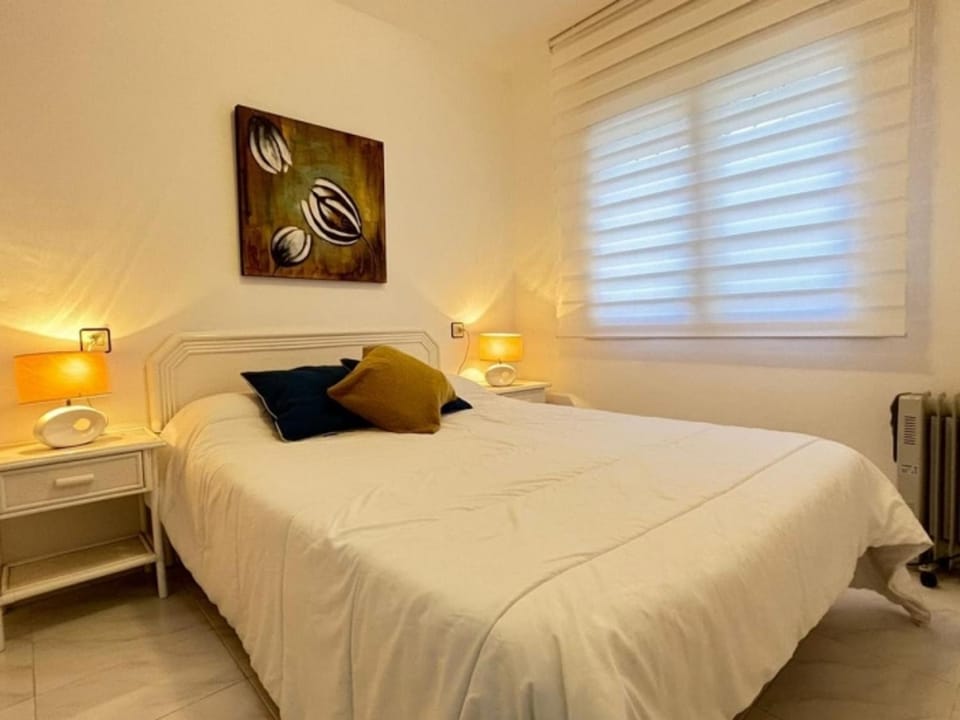 Encantador apartamento de 2 hab. con terraza y parking en Roses - HISP-312-106 Apartment in Roses