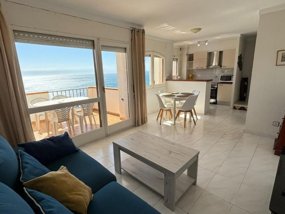 Encantador apartamento de 2 hab. con terraza y parking en Roses - HISP-312-106 Apartment in Roses