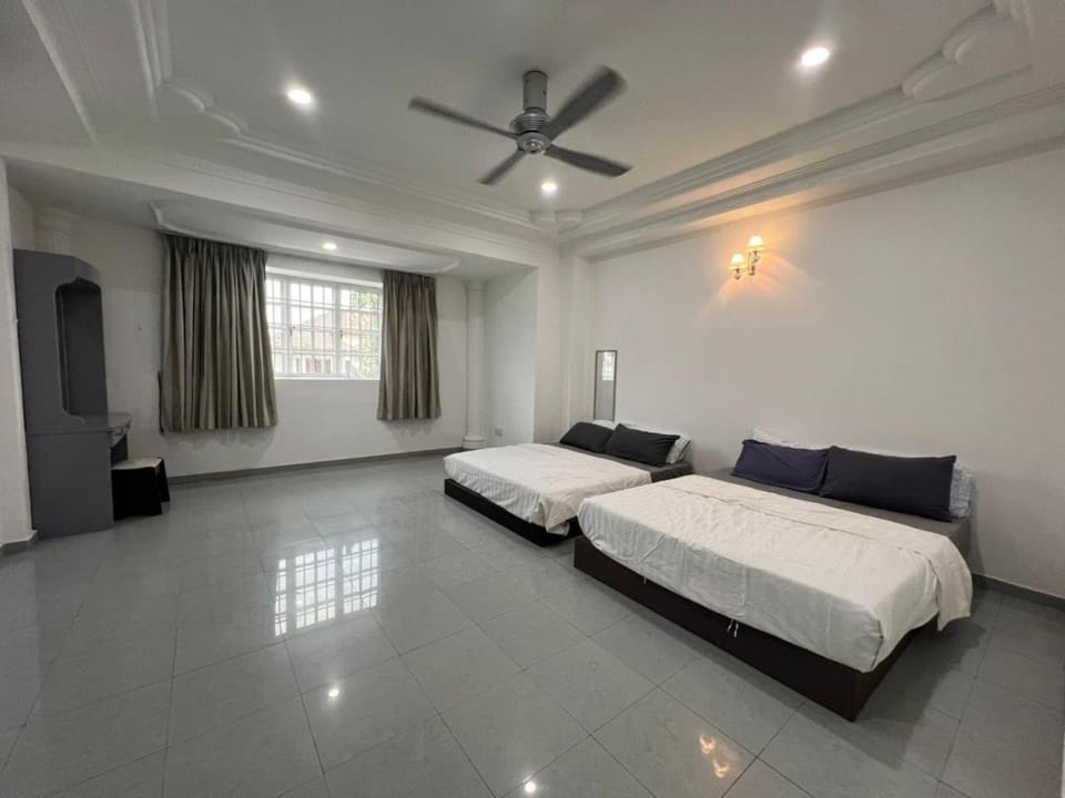 tebrau 4bedroom 4bathroom 20pax Nearby Ikea AEON Tebrau House in Johor Bahru