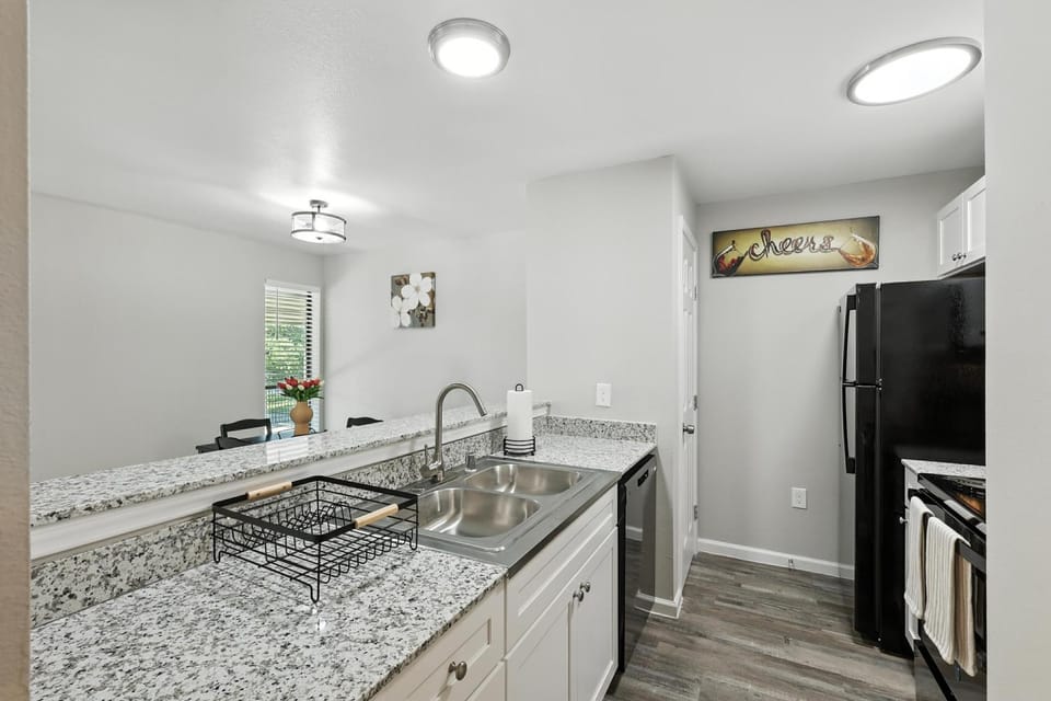 10 mins from downtown Dallas pool & gym Apartment in Addison