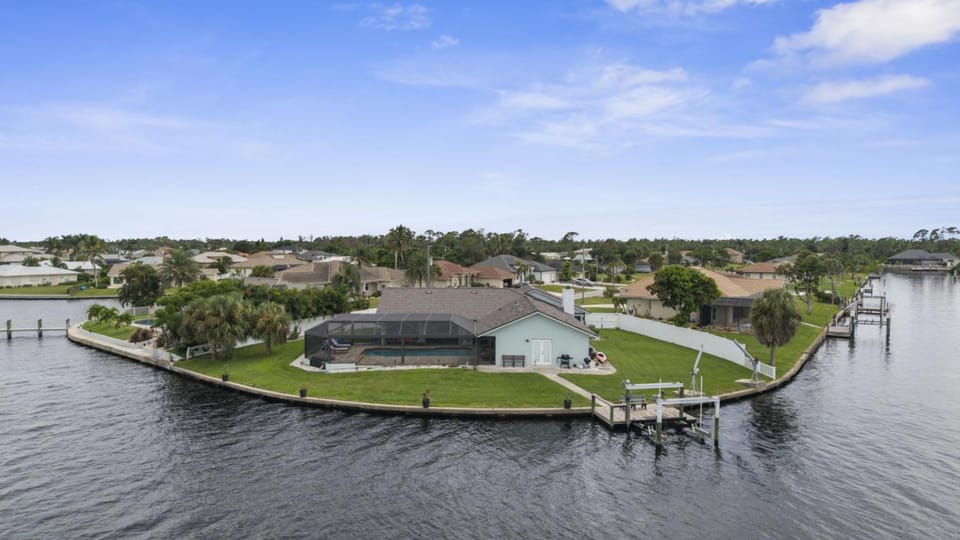 Waterfront Retreat with Pool Hot Tub and Dock Access House in Gulf Cove