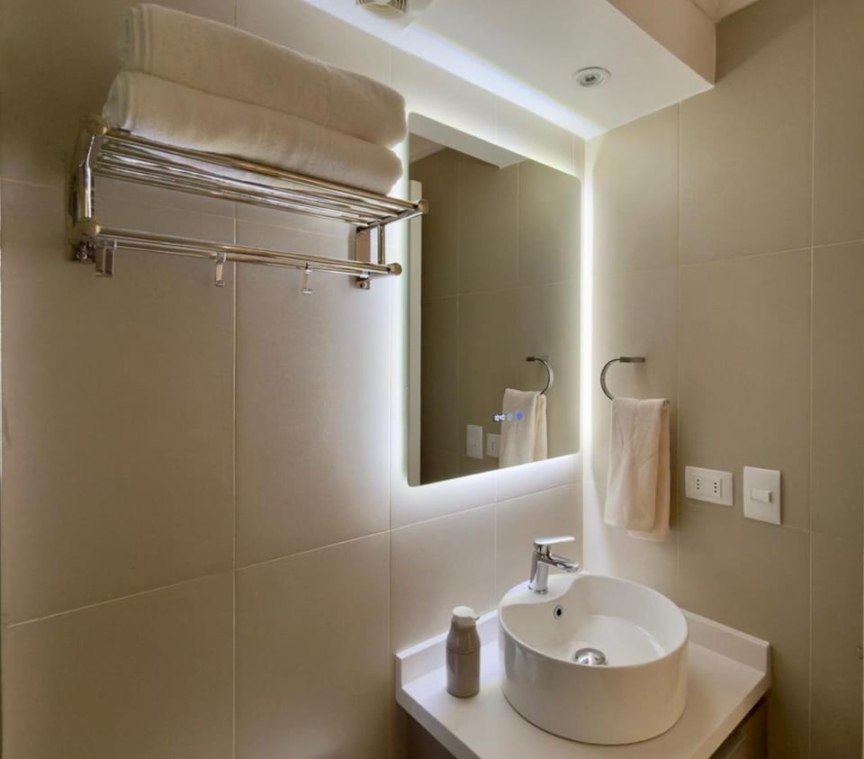Shower, Bathroom, towels
