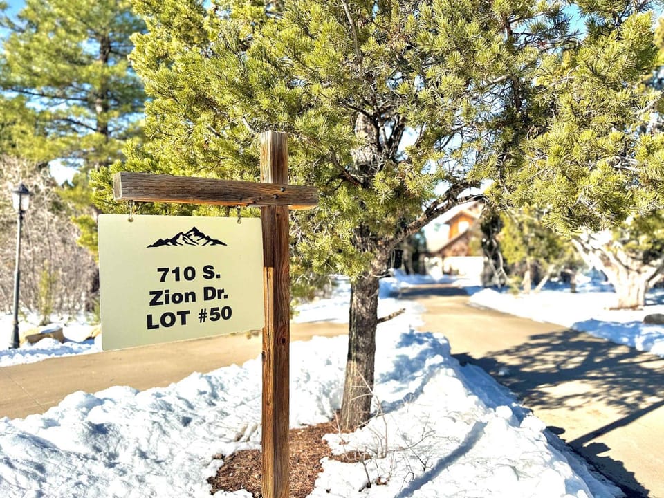 Large Family Cabin minutes from Zion National Park Cabin in Zion National Park