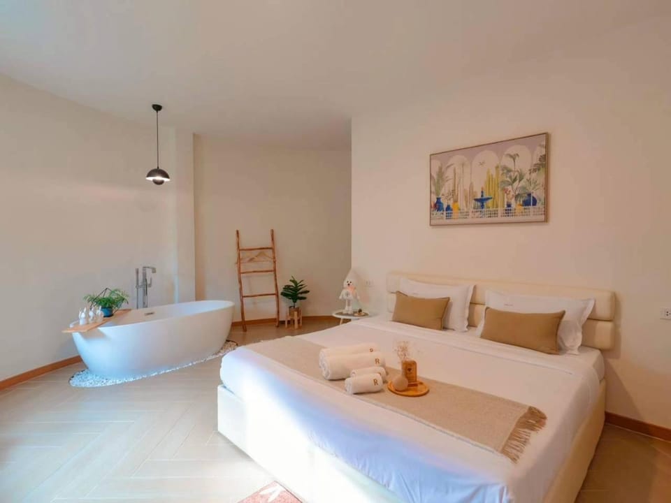 Bed, Bedroom, towels