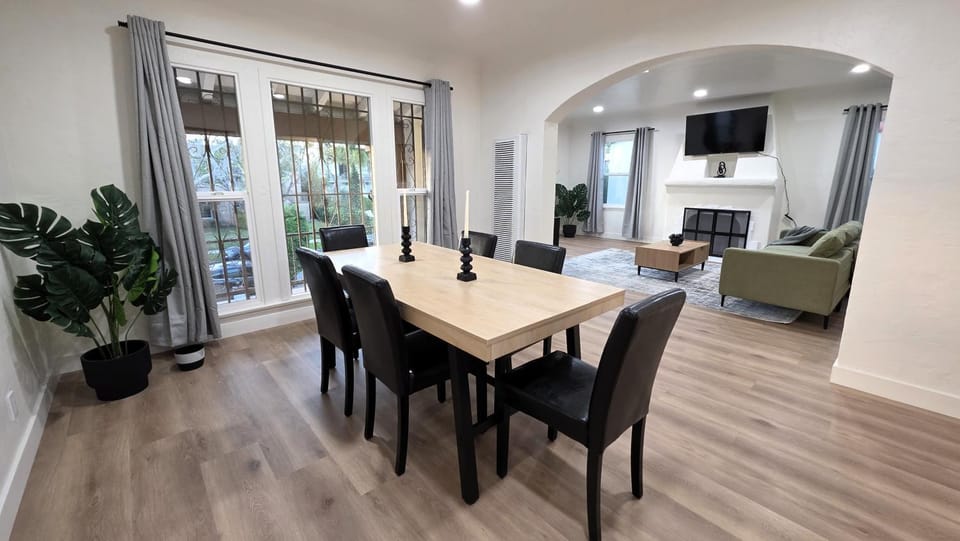 Living room, Dining area