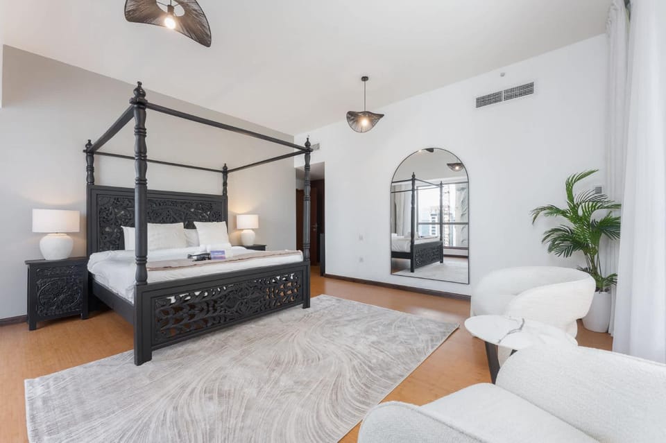 Free housekeeping visits during your stay - StayShort - Comfortable 5BR Apartment in JBR with Gorgeous Views Apartment in Dubai