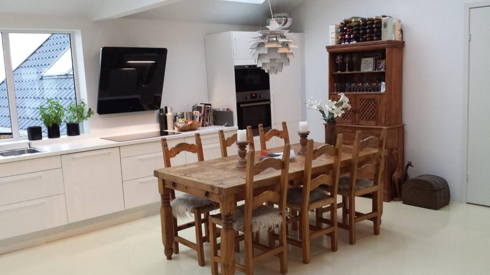 Dining area, kitchen