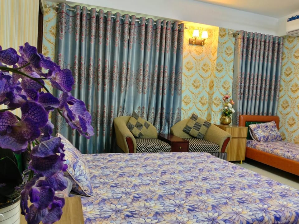 Bed, Living room, Bedroom