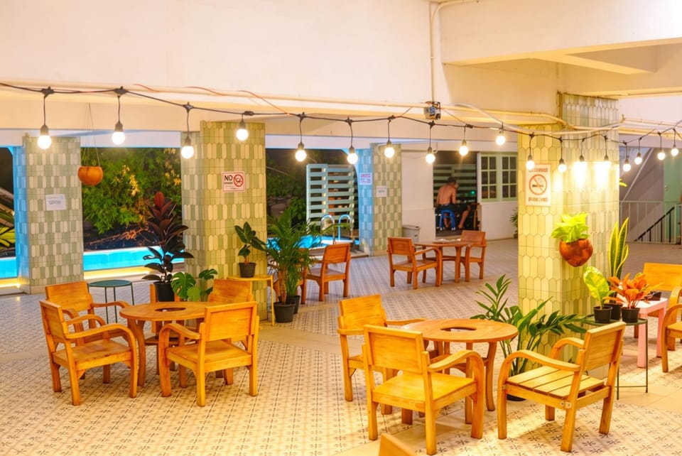 Pool view, Swimming pool, sunbed