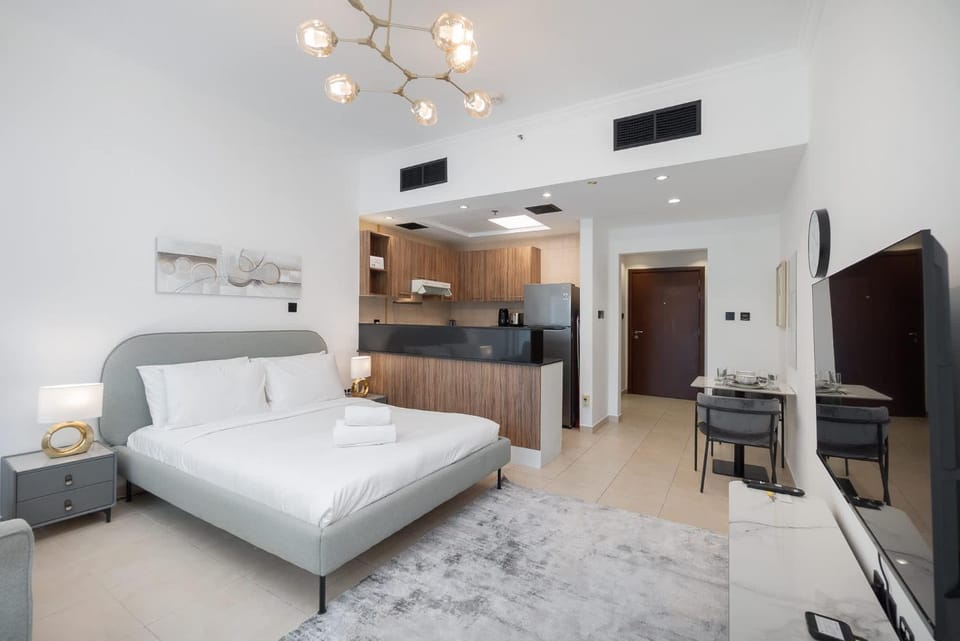 Free housekeeping visits during your stay - StayShort - Charming Downtown Dubai Stay Near Opera House Sleeps 3 Apartment in Dubai