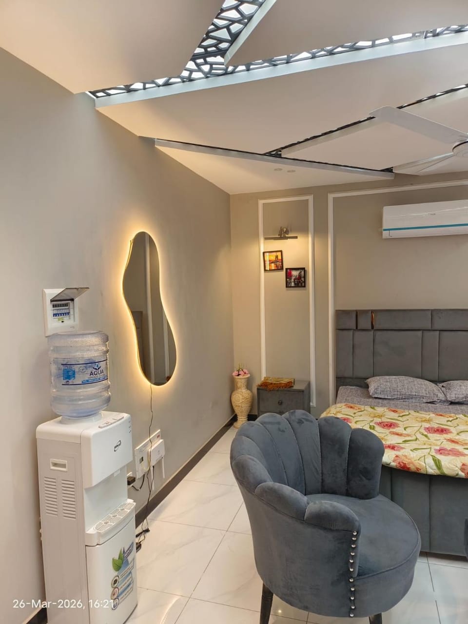 Luxurious SkyLounge Islamabad, Near Airport & Motorway, self check-in Apartment in Islamabad