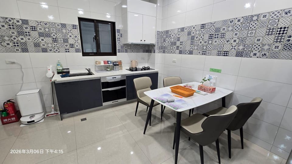 Coffee/tea facilities, Dining area