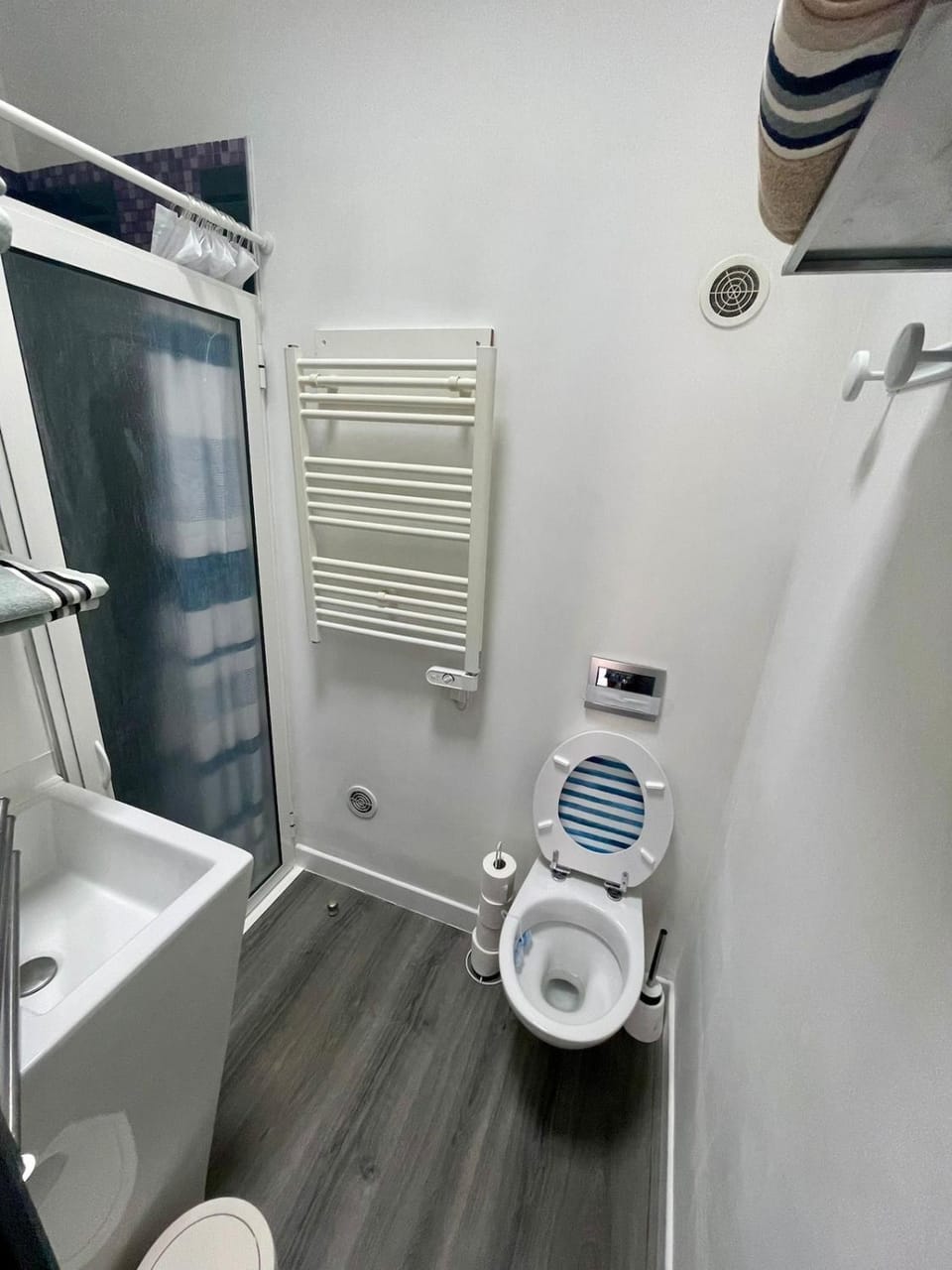 Studio cosy climatisé avec chambre mansardée Monnet-Mermoz Tram Métro 15 mnParis Apartment in Île-de-France