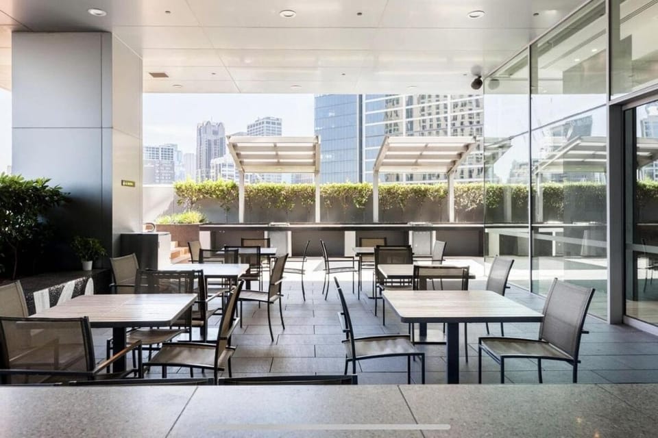 Modern 1BR Prima Tower Walk to Crown Apartment in Southbank