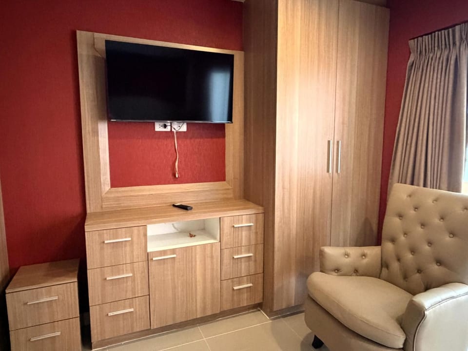 Communal lounge/ TV room, TV and multimedia