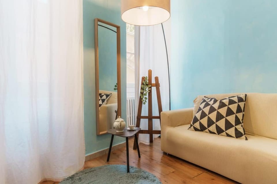 Sunny San Lorenzo Flat Spacious Warm Sleeps 4 Apartment in Florence