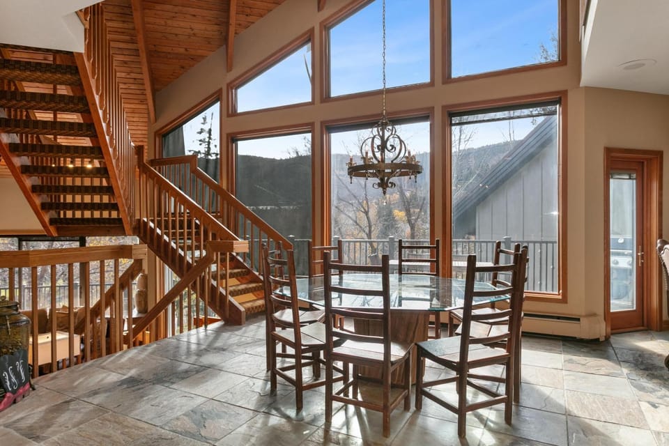 Family-Friendly Ski Escape with Hot Tub Apartment in Park City