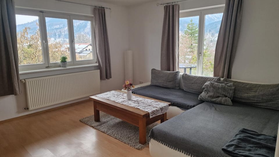 Sonnige und großzügige Terrassenwohnung mit Bergblick Apartment in Immenstadt