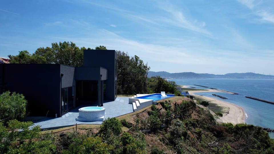 Property building, Nearby landmark, Day, Natural landscape, Garden, Balcony/Terrace, Pool view, Pool view, Sea view, Open Air Bath