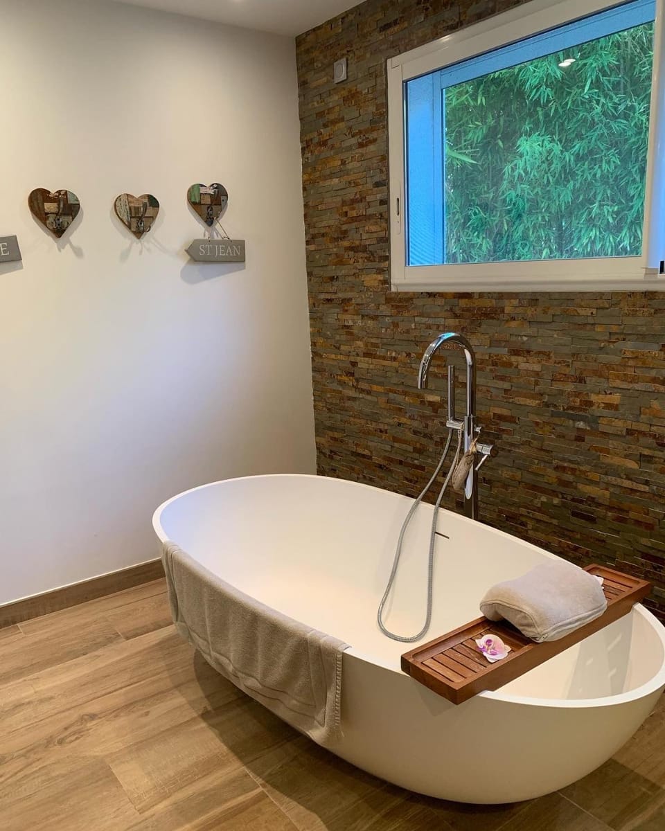 B&B LES VOILES DE VALESCURE chambres d'hôtes et son espace bien être Bed and Breakfast in Saint-Raphael