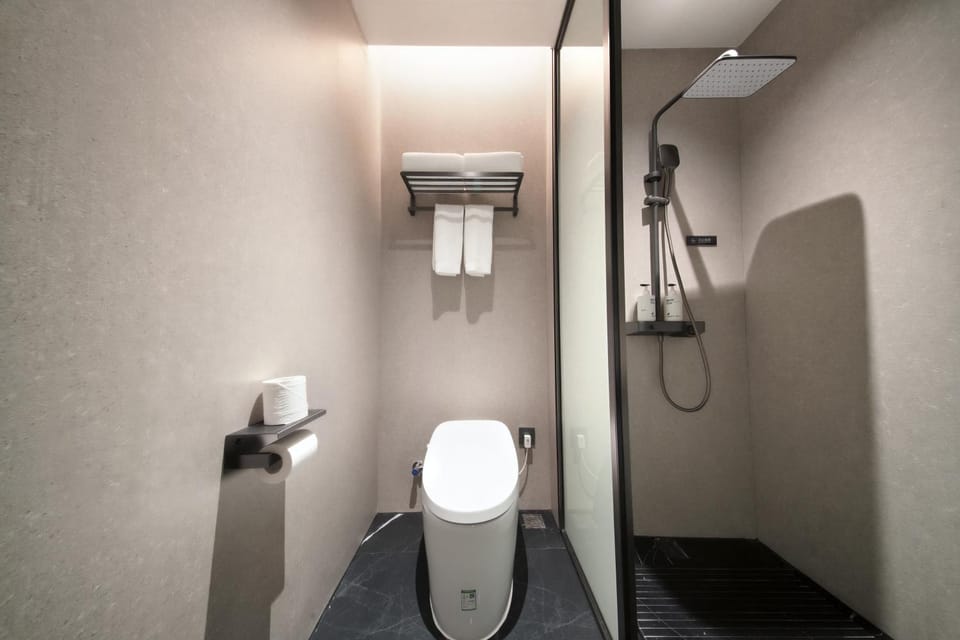Shower, Toilet, Bathroom