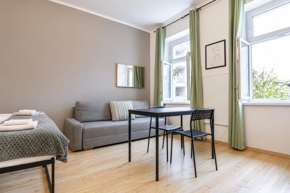 Bed, Seating area, Dining area, Bedroom