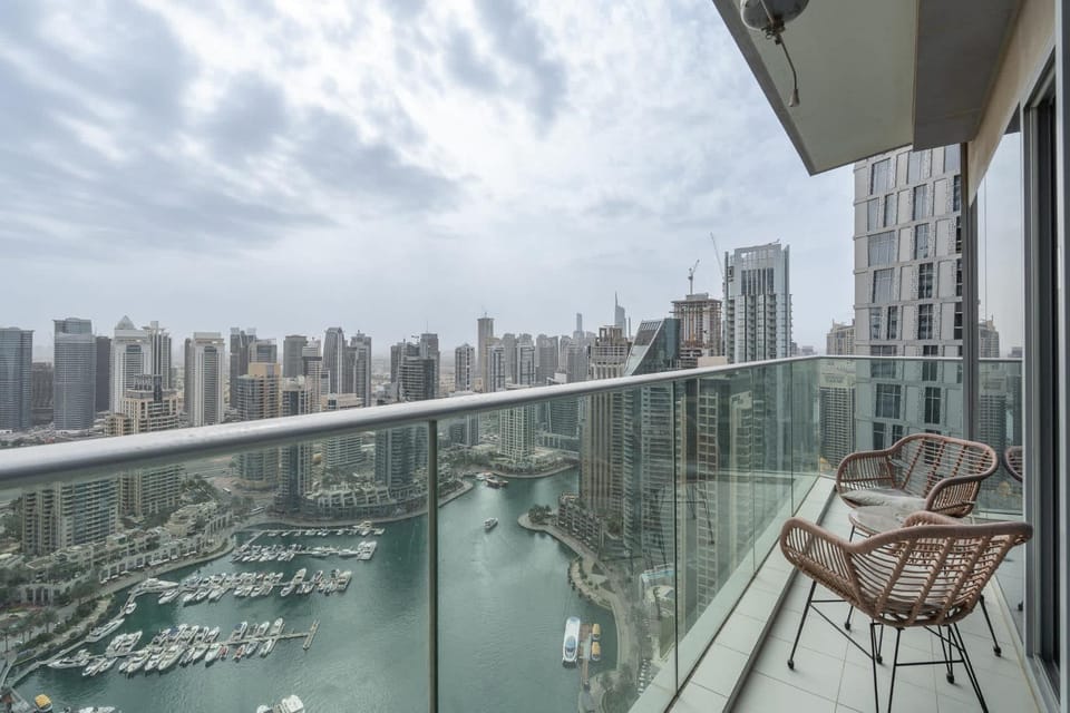 Free housekeeping visits during your stay - StayShort - Bright 2BR Apartment with Marina Views Sleeps 6 Apartment in Dubai