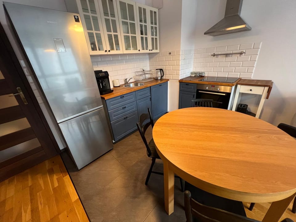 Kitchen or kitchenette, Dining area, dishwasher, stove