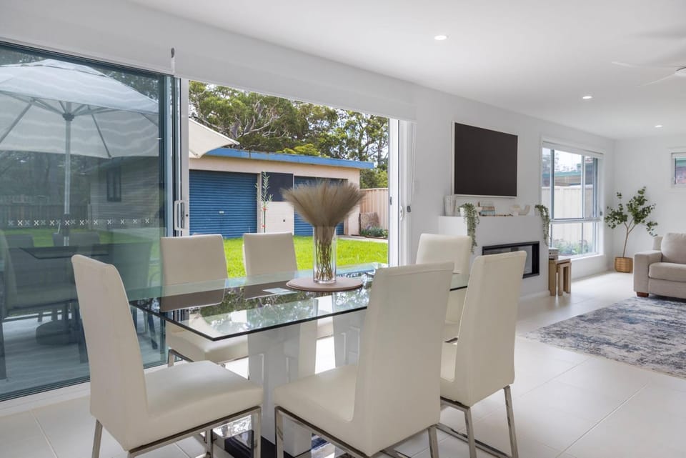 Callala Living - Pet Friendly - 5 Min Walk to Beach House in Callala Bay