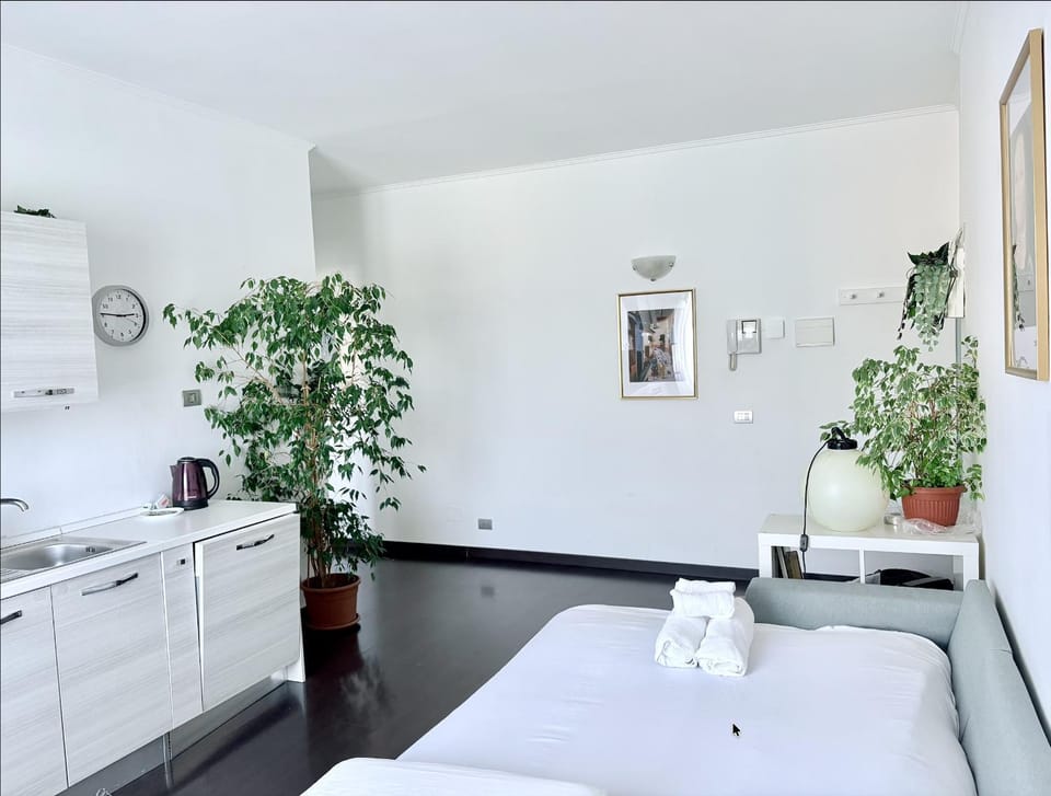 CURIUS, 15 min from the Duomo, Navigli Apartment in Milan