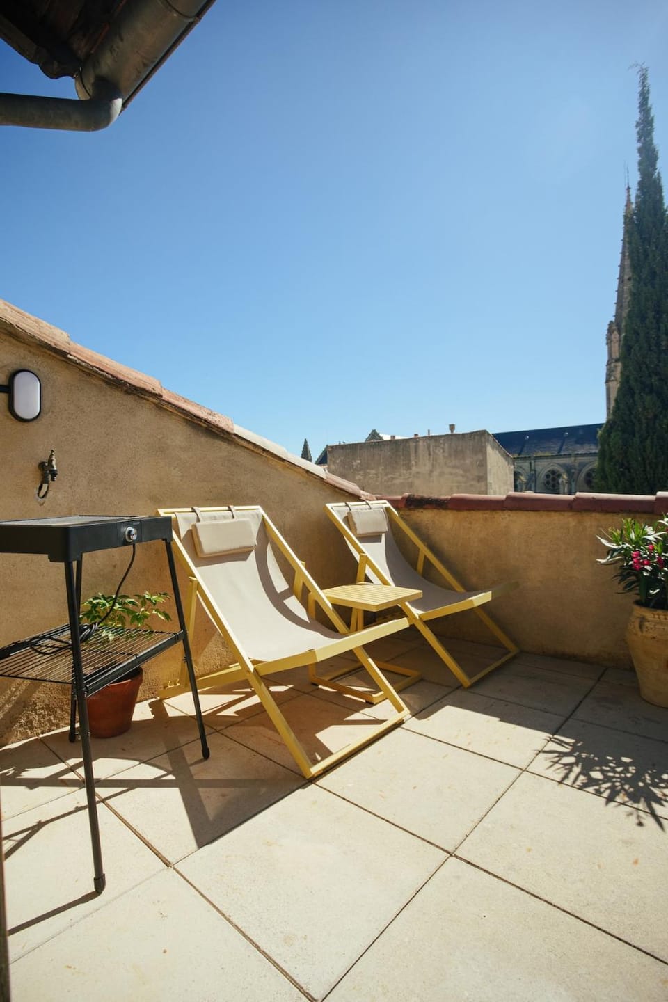 Duplex climatisé avec terrasse sans vis à vis dans l'hypercentre Apartment in Nimes