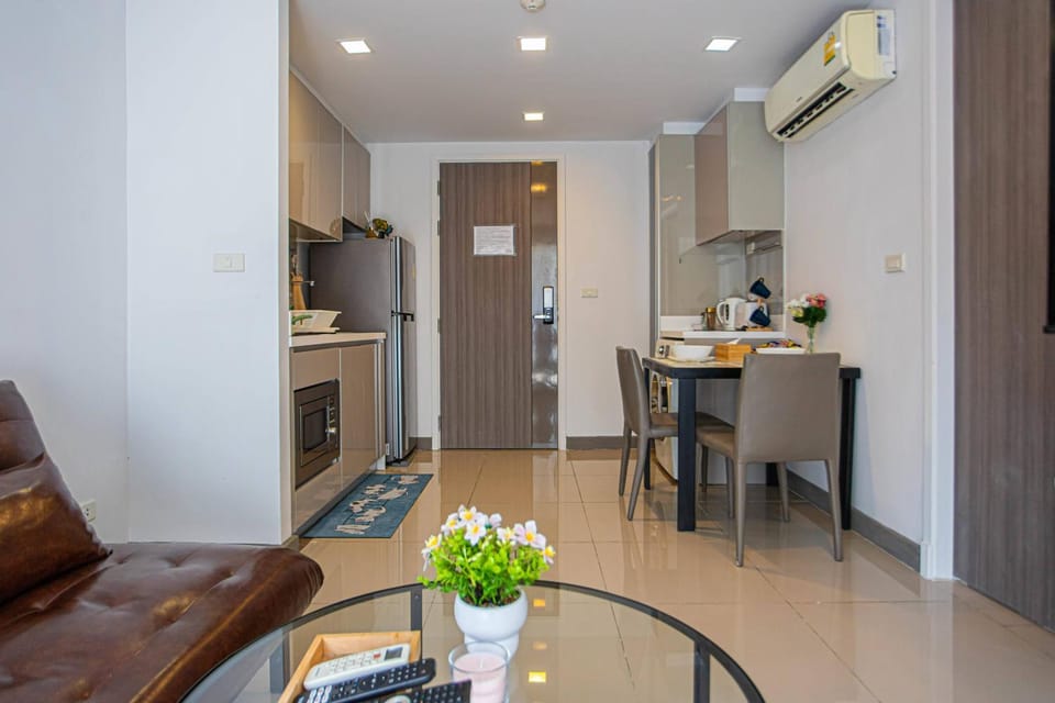 Kitchen or kitchenette, kitchen