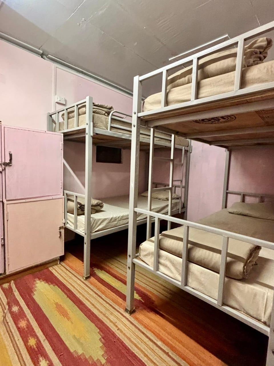 Bed, Photo of the whole room, bunk bed