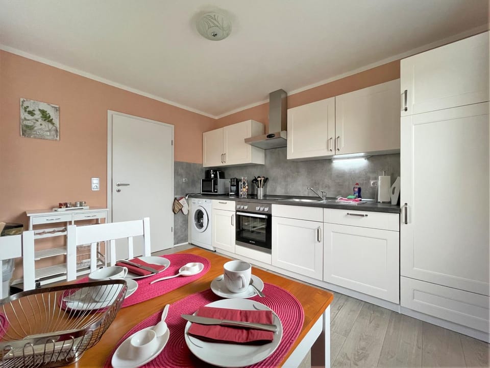 Kitchen or kitchenette, Dining area, dishwasher, minibar, stove, toaster