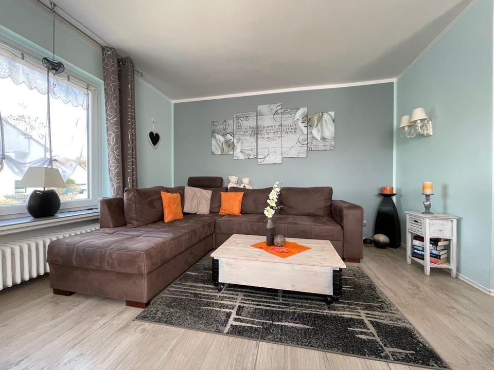 Living room, Photo of the whole room, Seating area