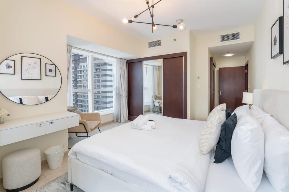 Free housekeeping visits during your stay - StayShort - Dubai Marina Apartment with Water Views Sleeps 4 Apartment in Dubai