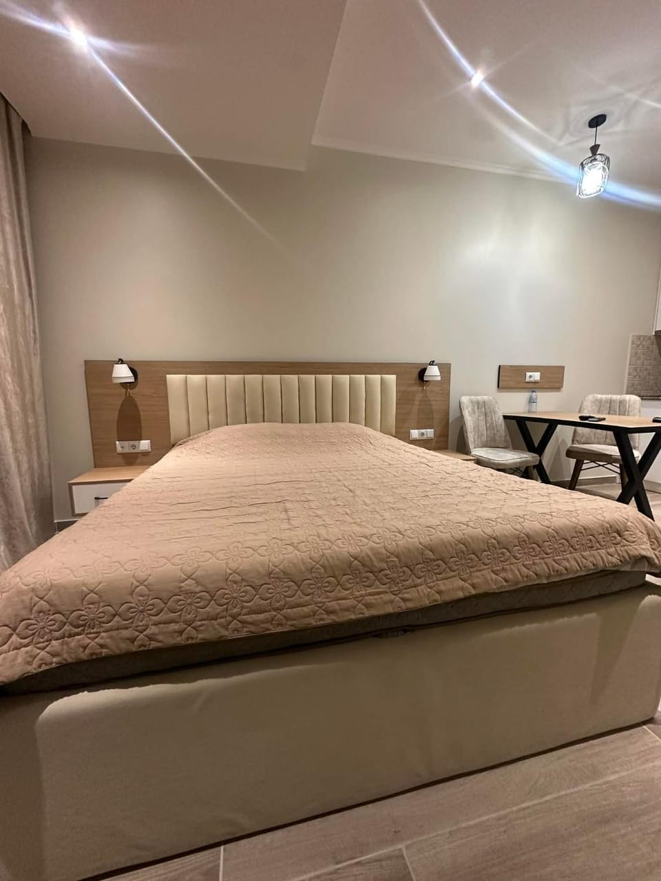 Bed, Living room, Seating area, Dining area