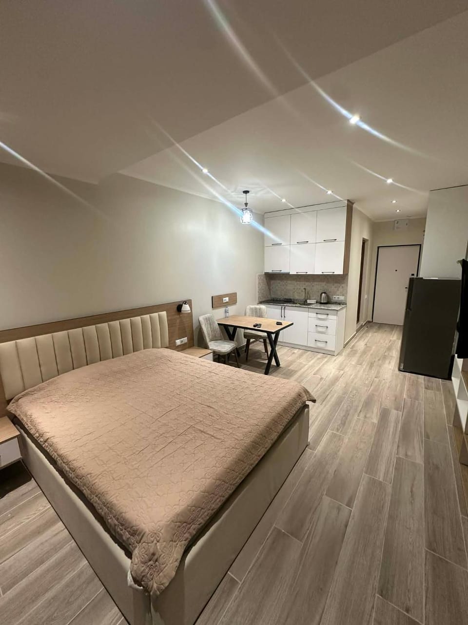 TV and multimedia, Kitchen or kitchenette, Living room, Seating area