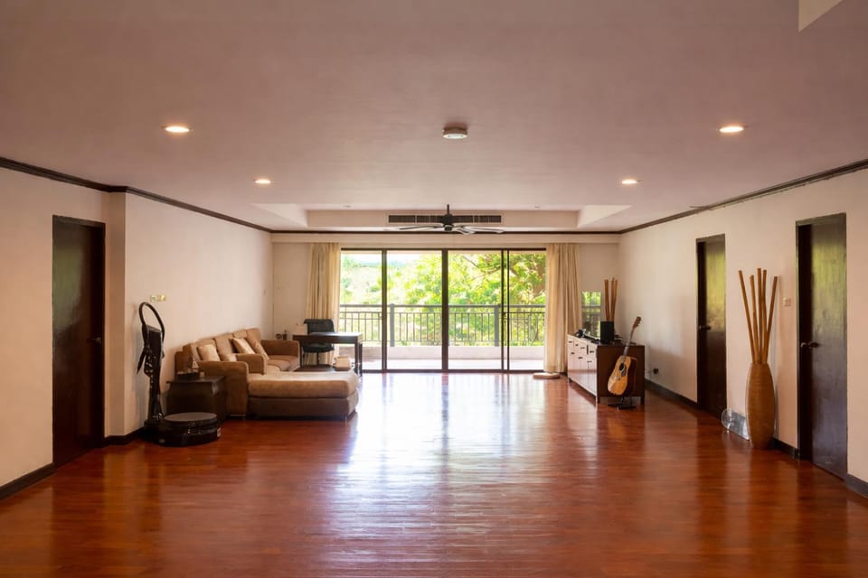 Big 3 bedroom apartment Asoke Apartment in Bangkok