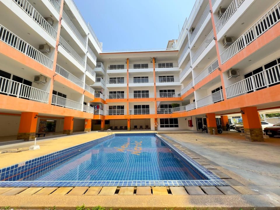 Pool-View Studio with Balcony - New Nordic VIP 4, Pratumnak Apartment in Pattaya City